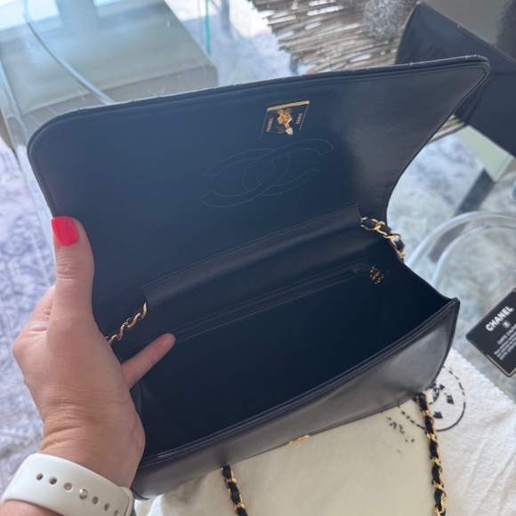 ✨ Authentic Chanel Navy Quilted Crossbody Bag – Excellent Condition ✨ - Picture 8 of 8